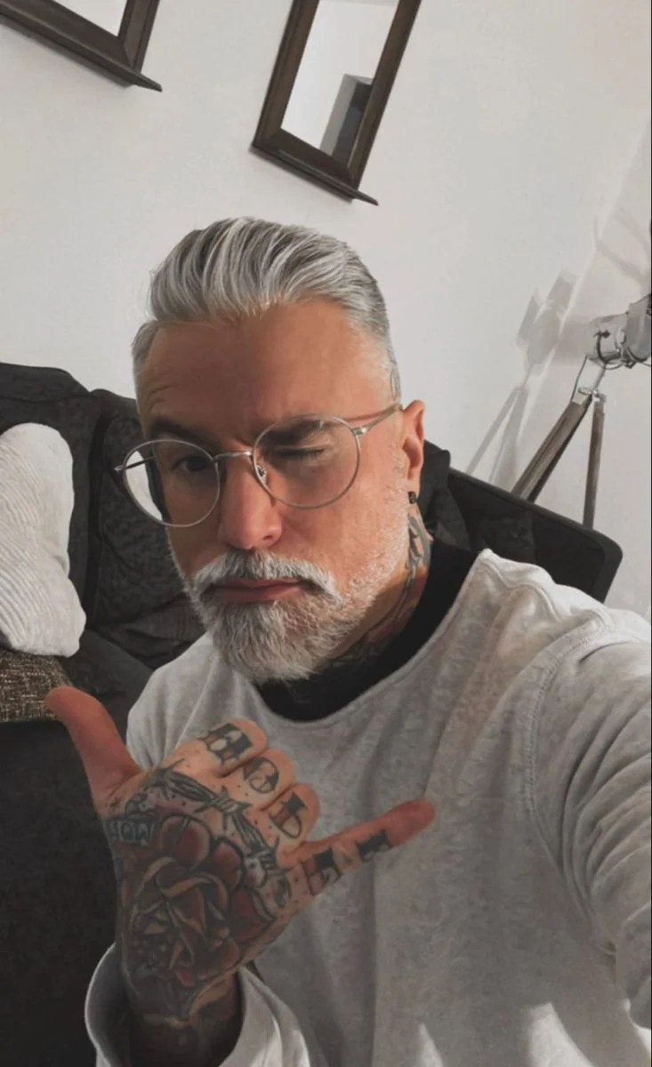 Barba grisalha curta — barba grisalha, exemplo 10