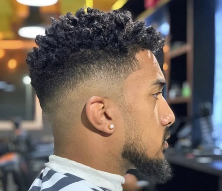 Degradê alto (high fade) — corte degradê masculino, exemplo 12