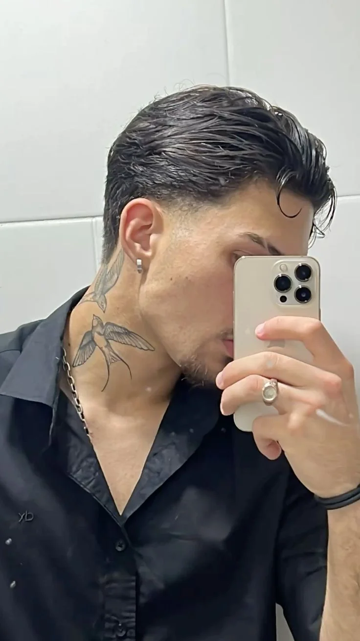Slick back (penteado para trás) — corte old money masculino, exemplo 1