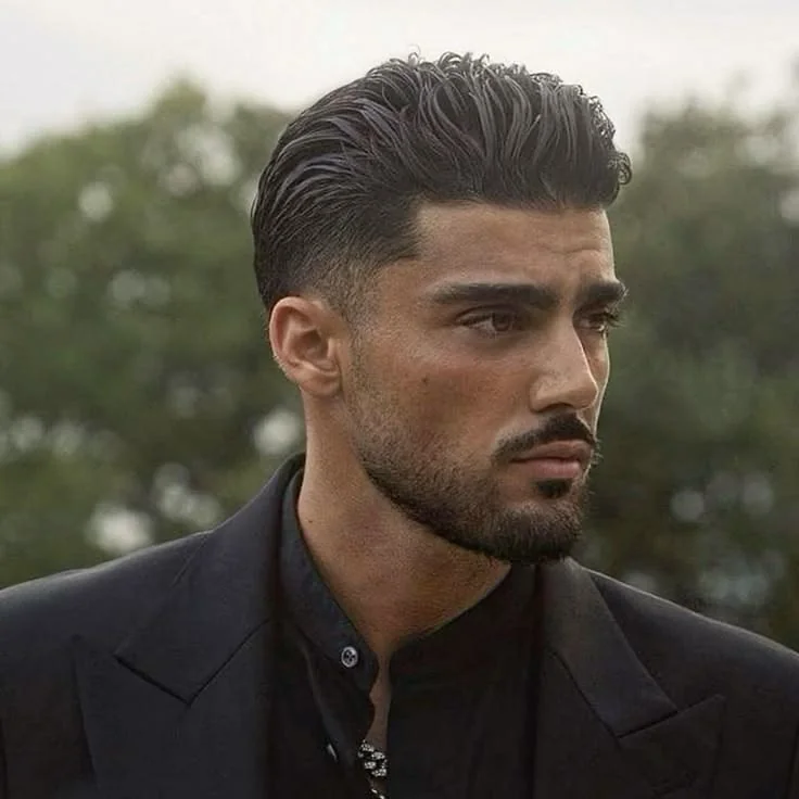 Slick back (penteado para trás) — corte old money masculino, exemplo 4
