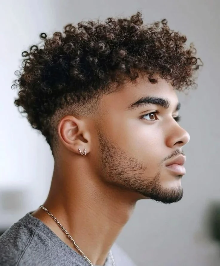 Cacheado e crespo: volume como assinatura — corte de cabelo masculino, exemplo 2