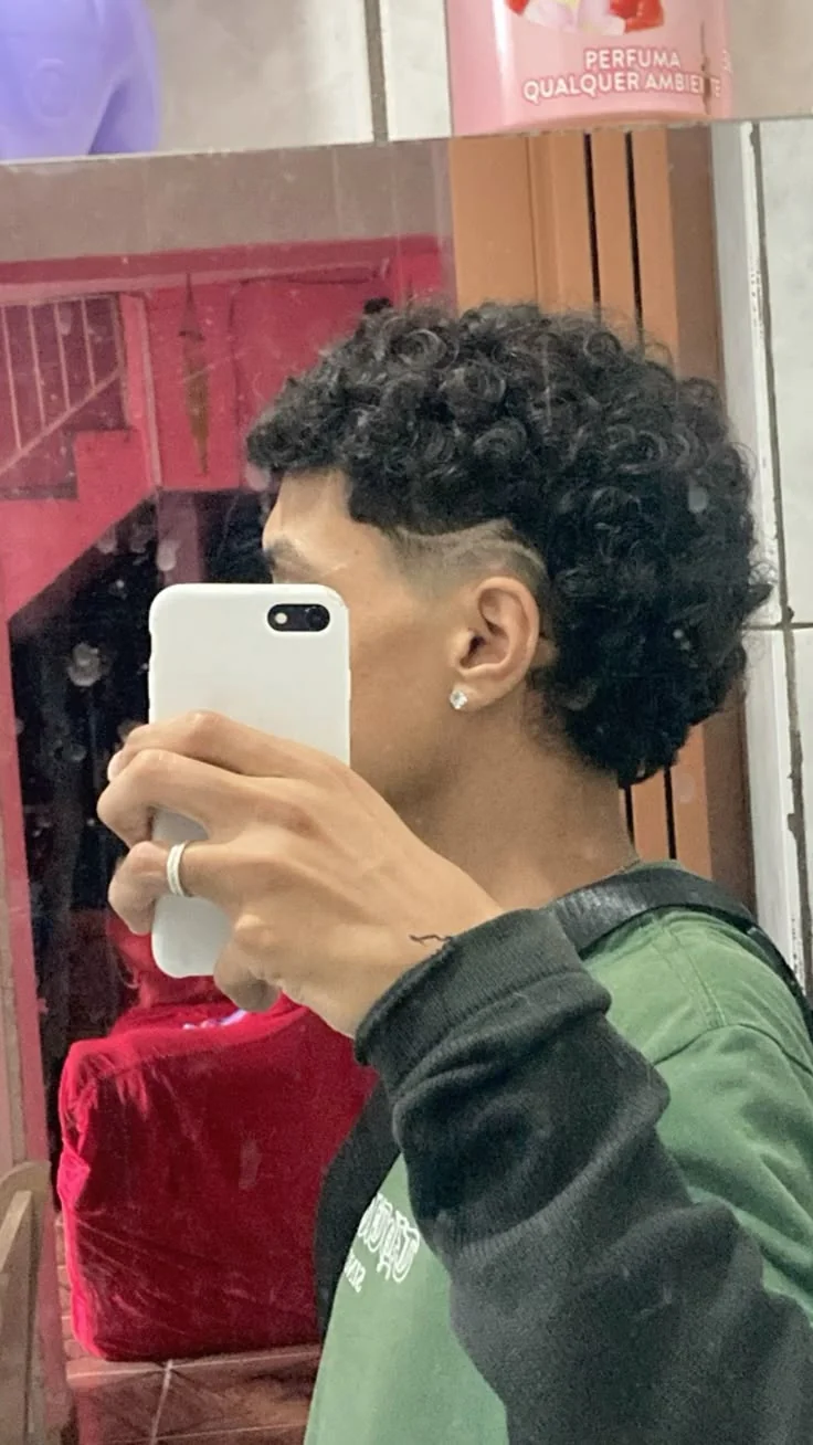 Cacheado e crespo: volume como assinatura — corte de cabelo masculino, exemplo 9
