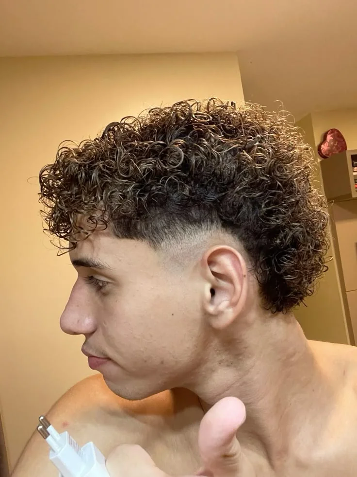 Cacheado e crespo: volume como assinatura — corte de cabelo masculino, exemplo 10