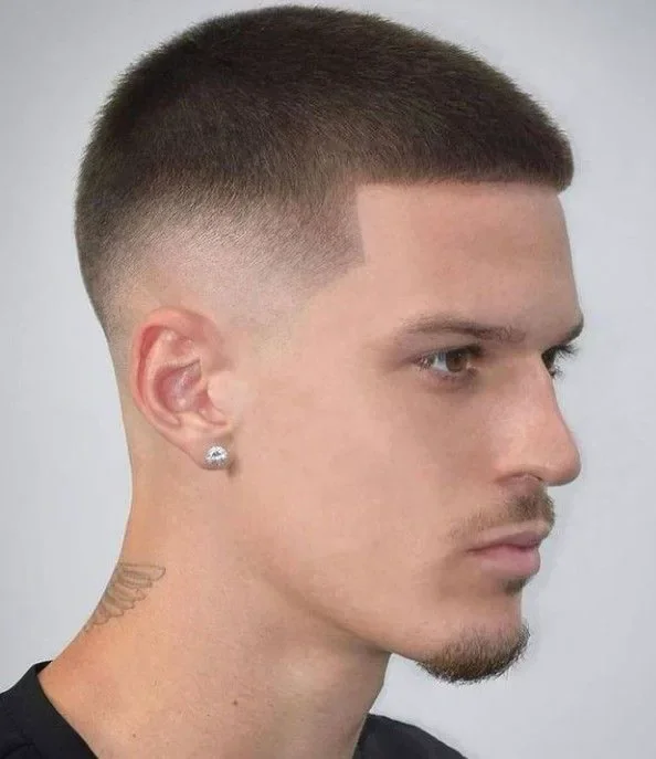 Militar e buzz cut: a praticidade radical — corte de cabelo masculino, exemplo 4