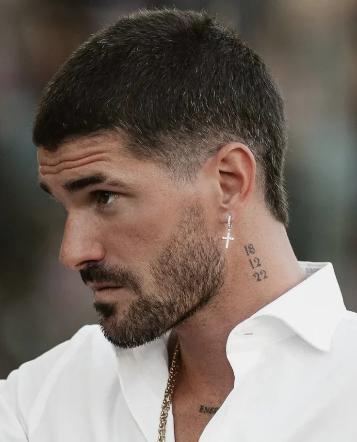 Militar e buzz cut: a praticidade radical — corte de cabelo masculino, exemplo 6