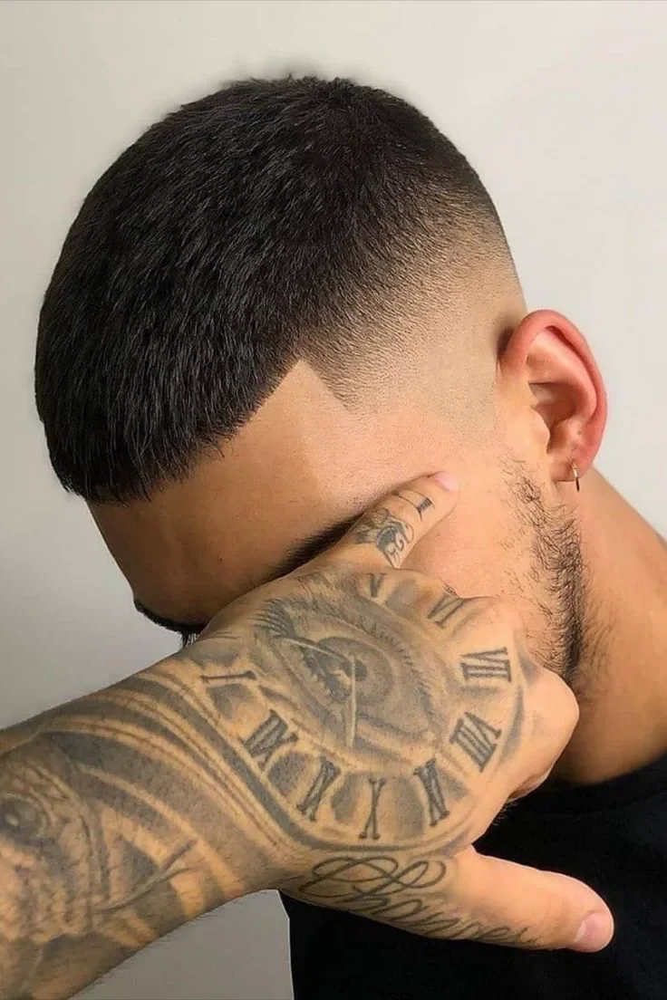 Militar e buzz cut: a praticidade radical — corte de cabelo masculino, exemplo 7