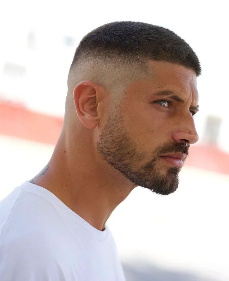 Militar e buzz cut: a praticidade radical — corte de cabelo masculino, exemplo 11