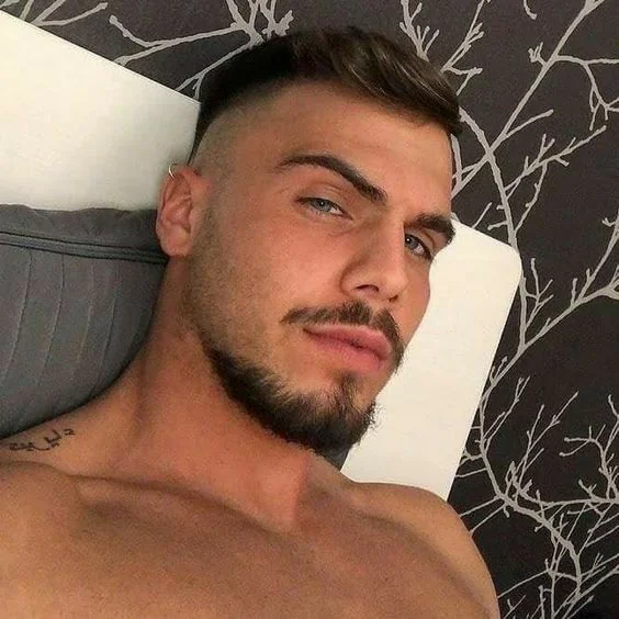Costeleta conectada à barba — costeletas masculinas, exemplo 4