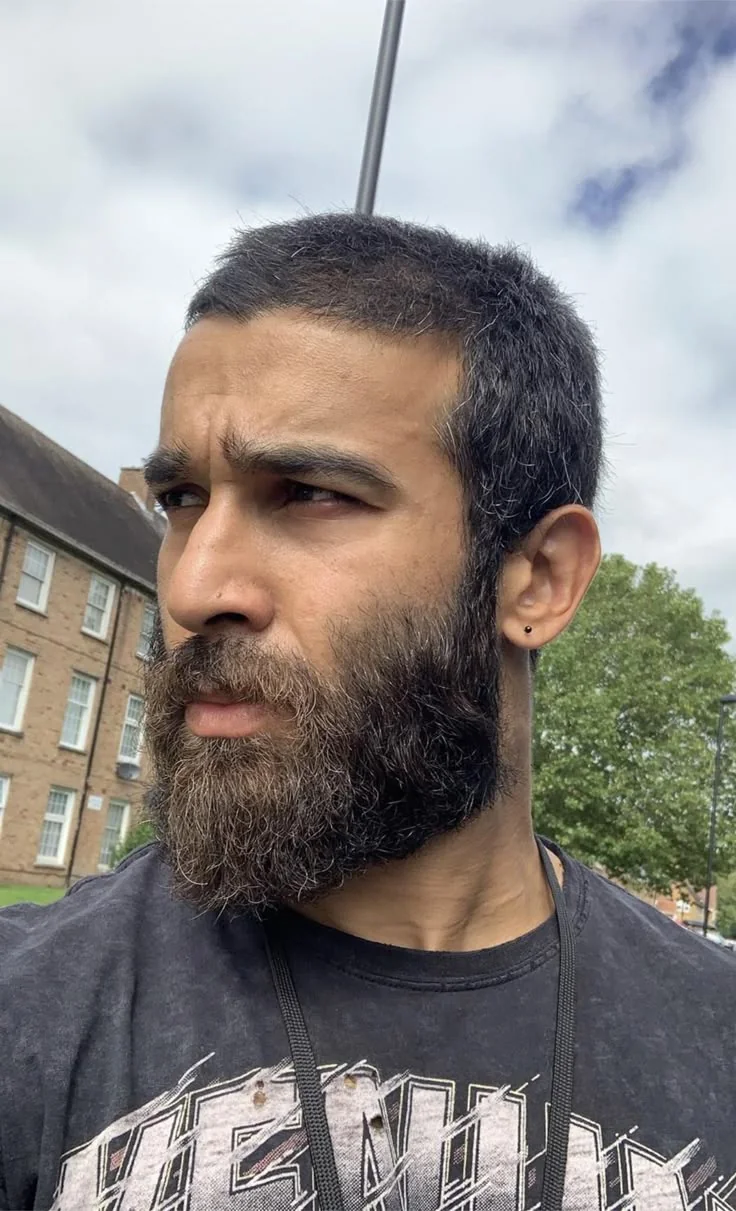 Costeleta conectada à barba — costeletas masculinas, exemplo 10