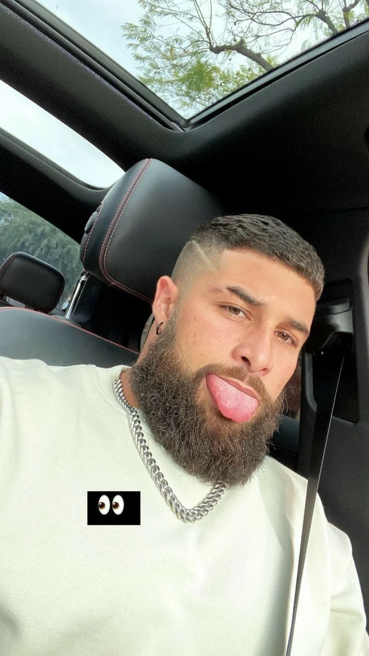 Costeleta conectada à barba — costeletas masculinas, exemplo 11