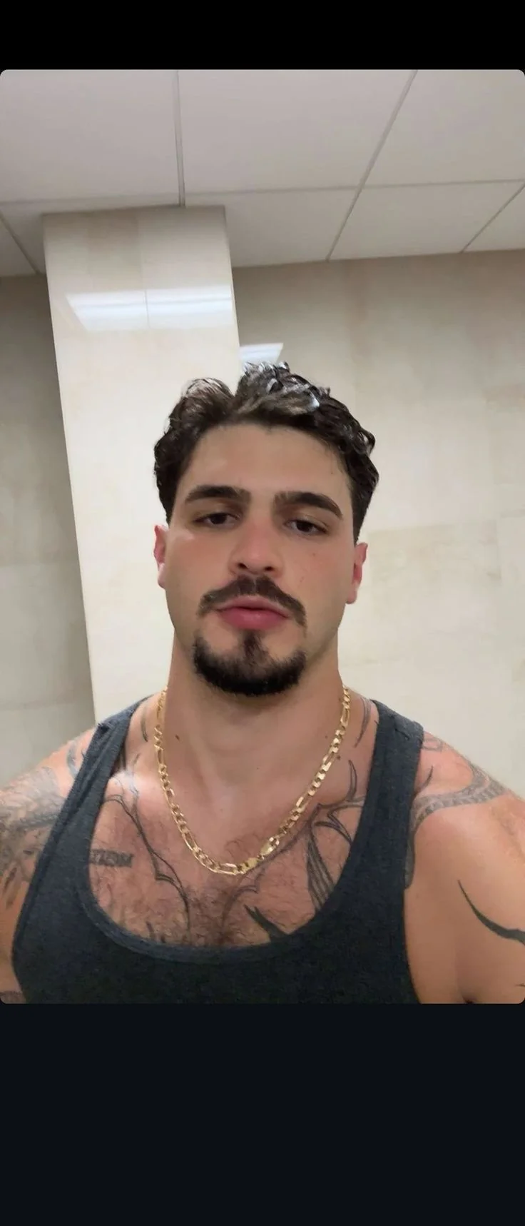 Costeleta conectada à barba — costeletas masculinas, exemplo 12