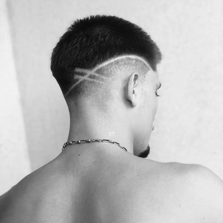Low fade com risca lateral — low fade masculino, exemplo 2