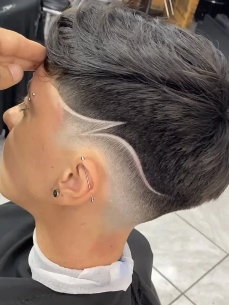 Low fade com risca lateral — low fade masculino, exemplo 4