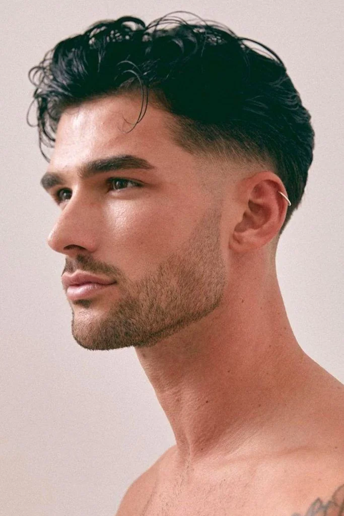 Low fade com risca lateral — low fade masculino, exemplo 7