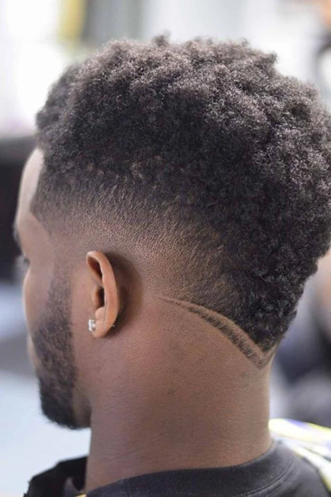 Low fade com risca lateral — low fade masculino, exemplo 11